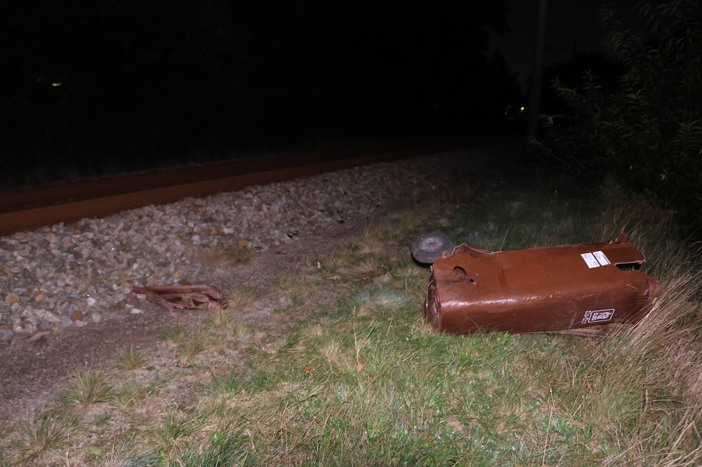 Trein botst tegen container op spoor, politie zoekt daders