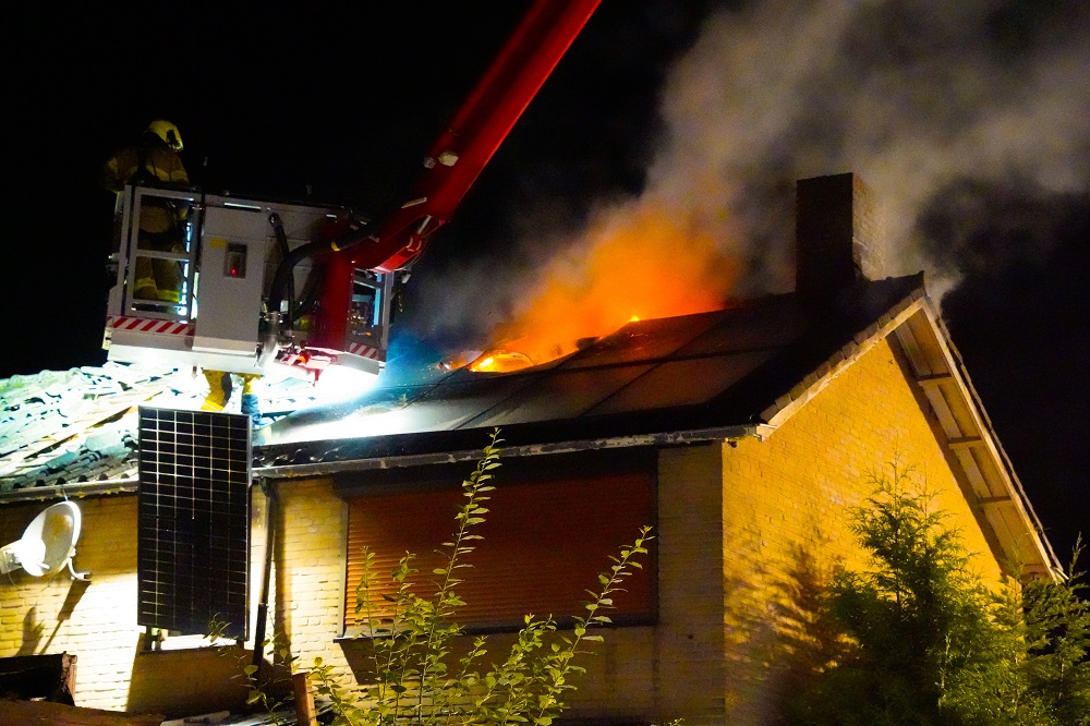 Twee bewoners gered bij woningbrand in Arnhem