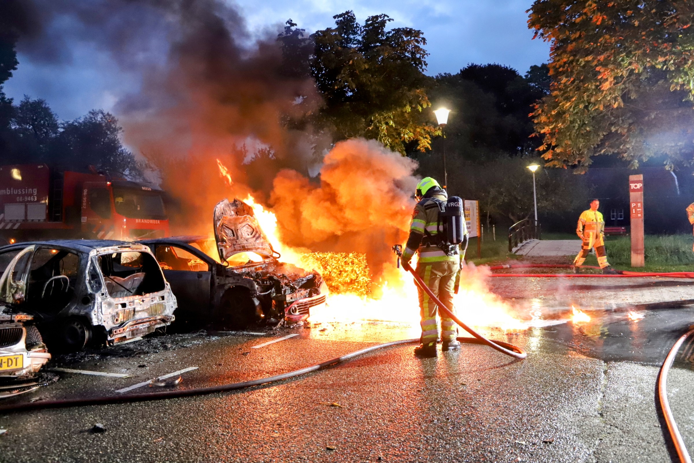Drie geparkeerde auto’s uitgebrand