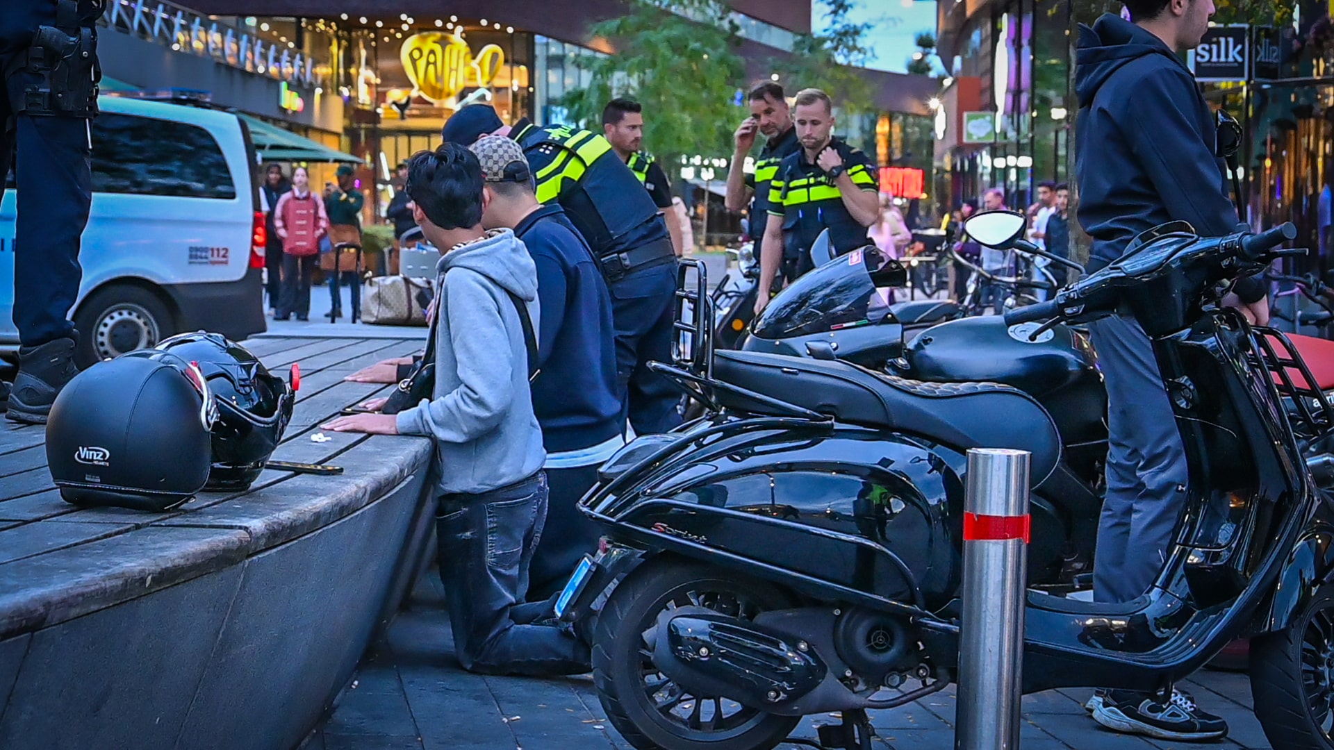 Twee aanhoudingen na mishandeling op station Arnhem Centraal