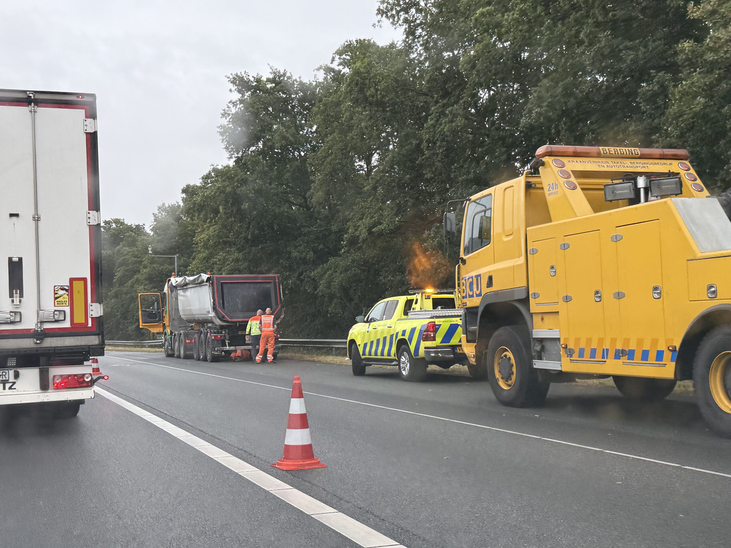 Vrachtwagenbrand zorgt voor flinke vertraging op snelweg