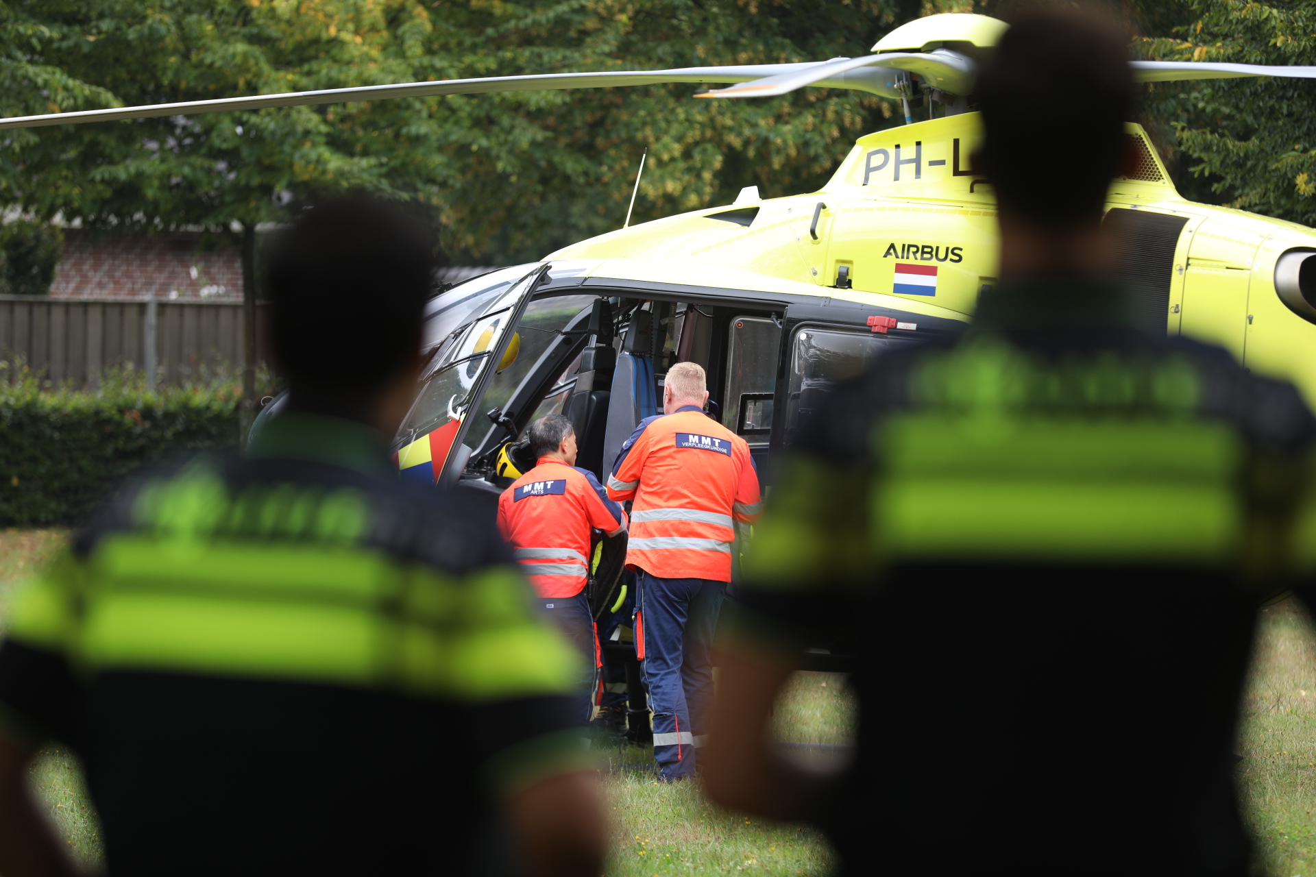 Traumahelikopter landt bij basisschool, mogelijk reanimatie kind