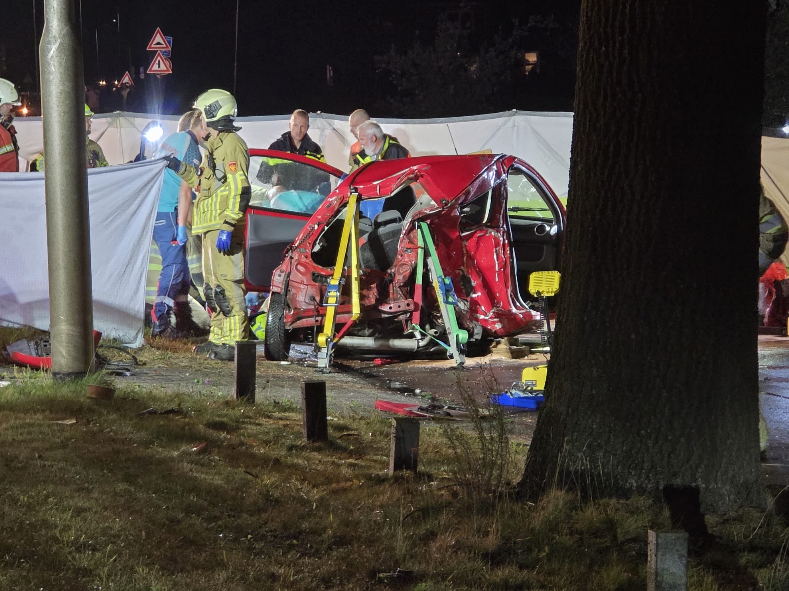 15-jarige overleden bij frontale botsing tussen auto en bestelbusje