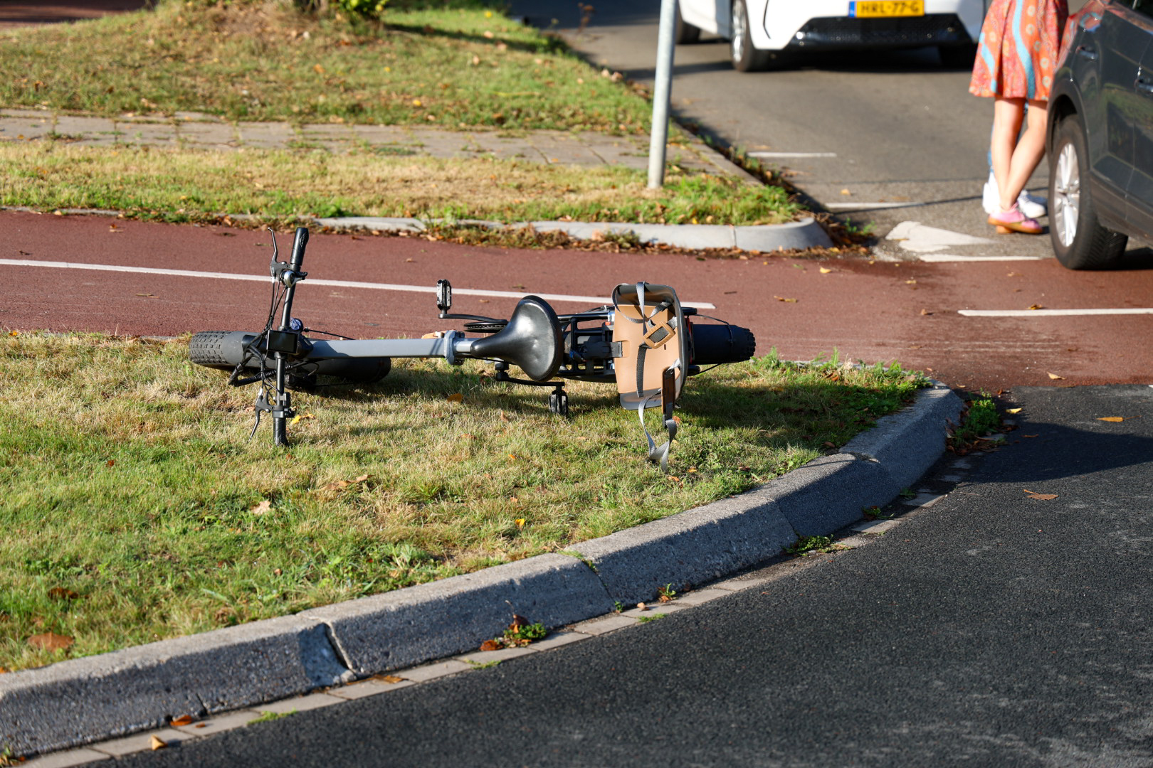 Moeder op fatbike ernstig gewond na aanrijding met auto