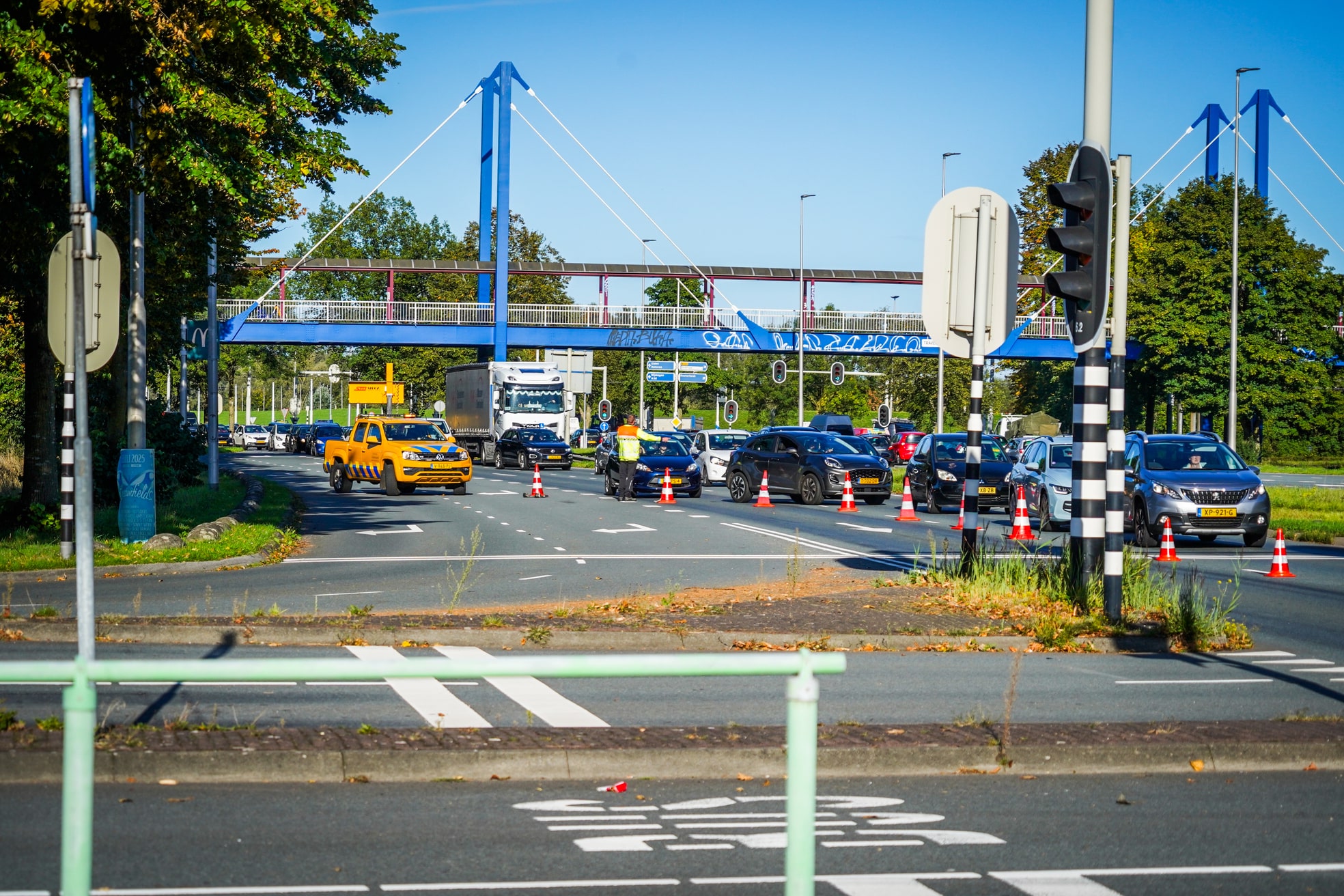 Voetganger ernstig gewond na aanrijding bij GelreDome, bestuurder aangehouden