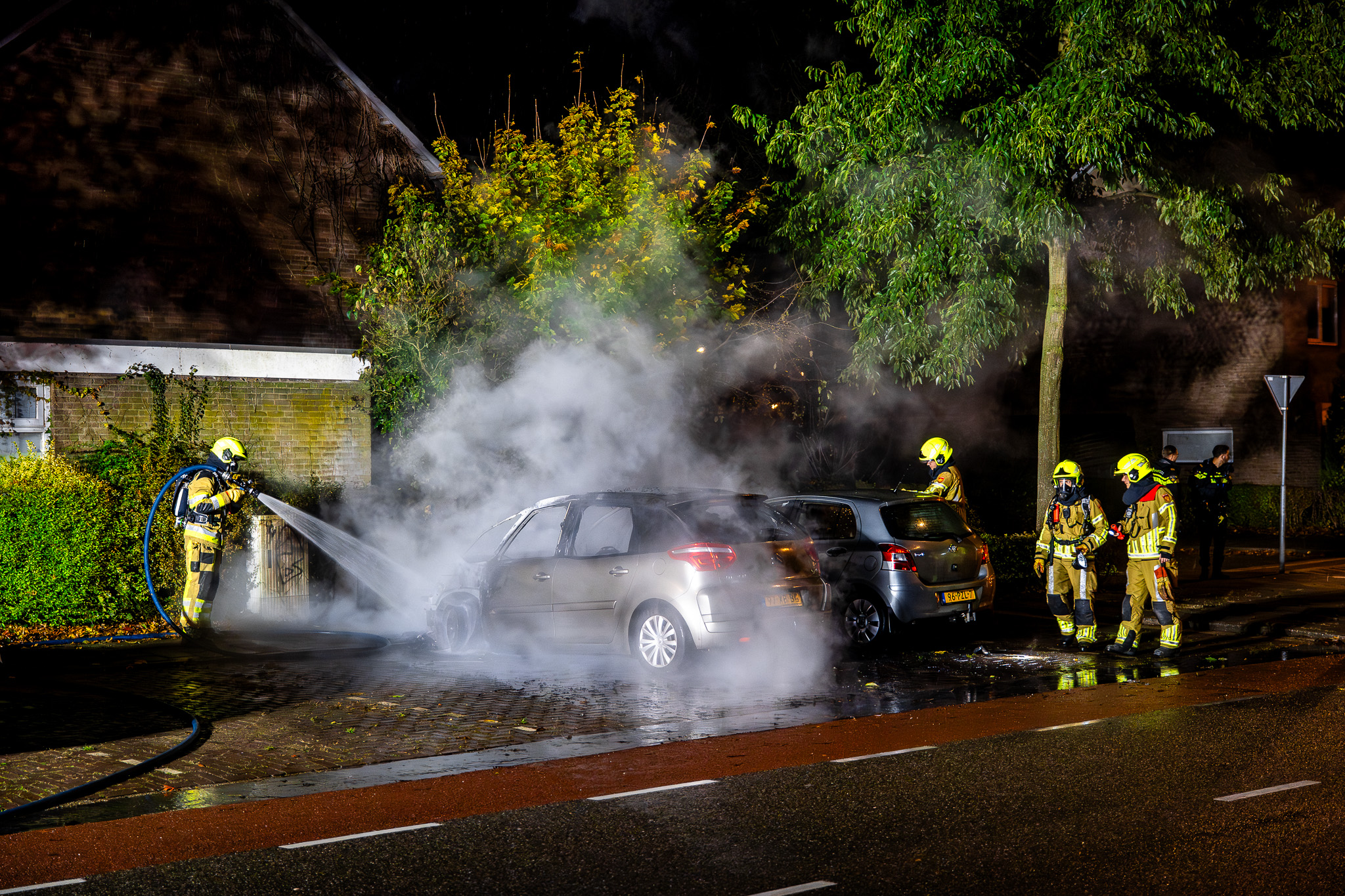Auto uitgebrand, politie onderzoekt brandstichting