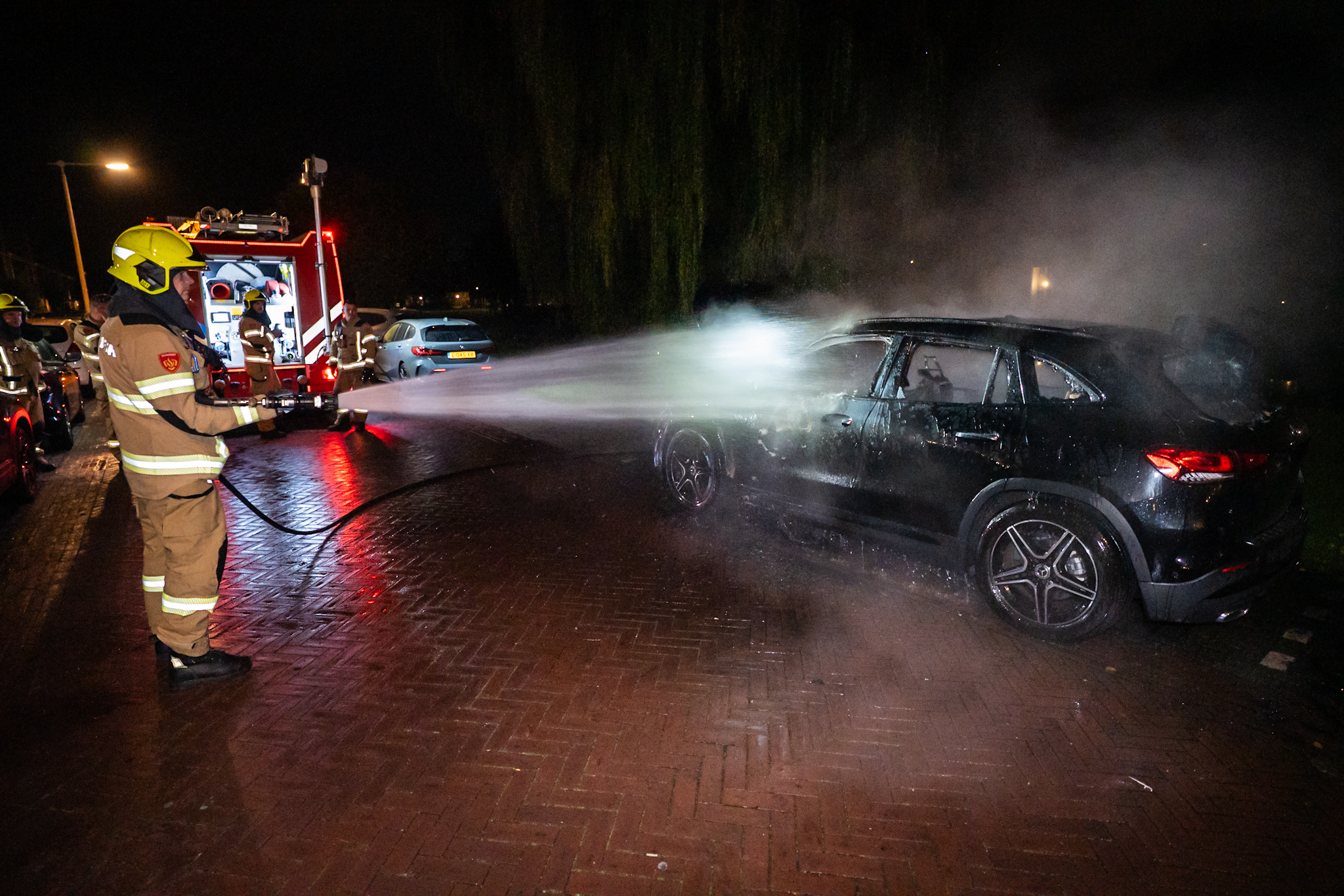 Geparkeerde auto uitgebrand in Arnhem