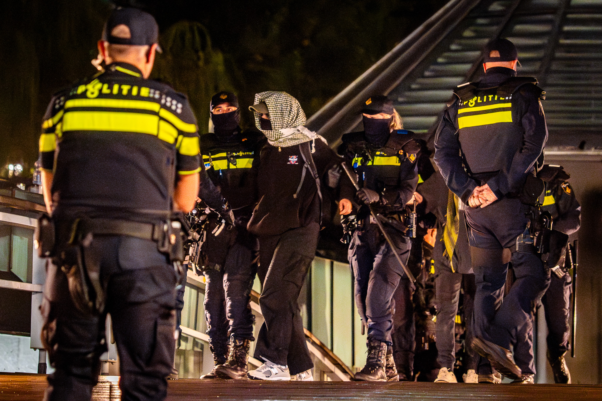 Activisten bezet universiteitsgebouw aangehouden