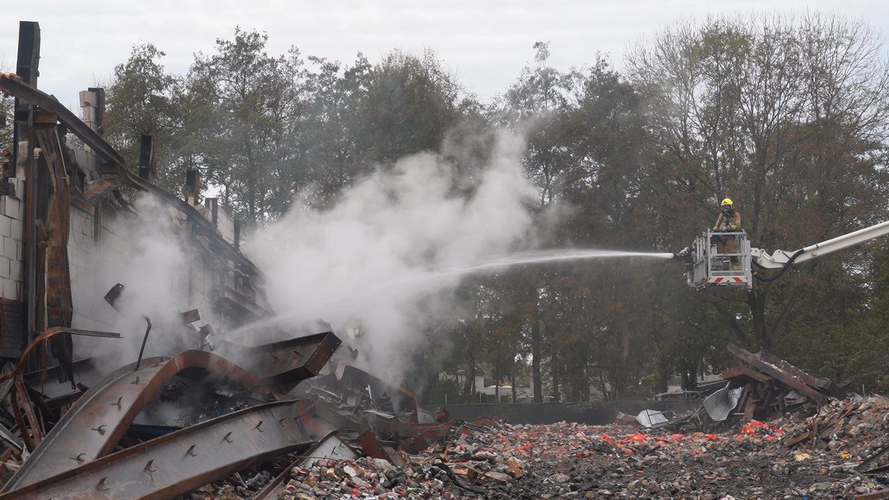 Smeulende resten zorgen opnieuw voor inzet brandweer