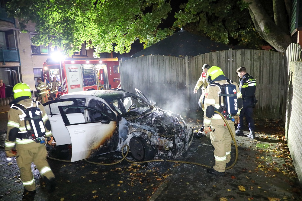 Auto uitgebrand, politie onderzoekt brandstichting