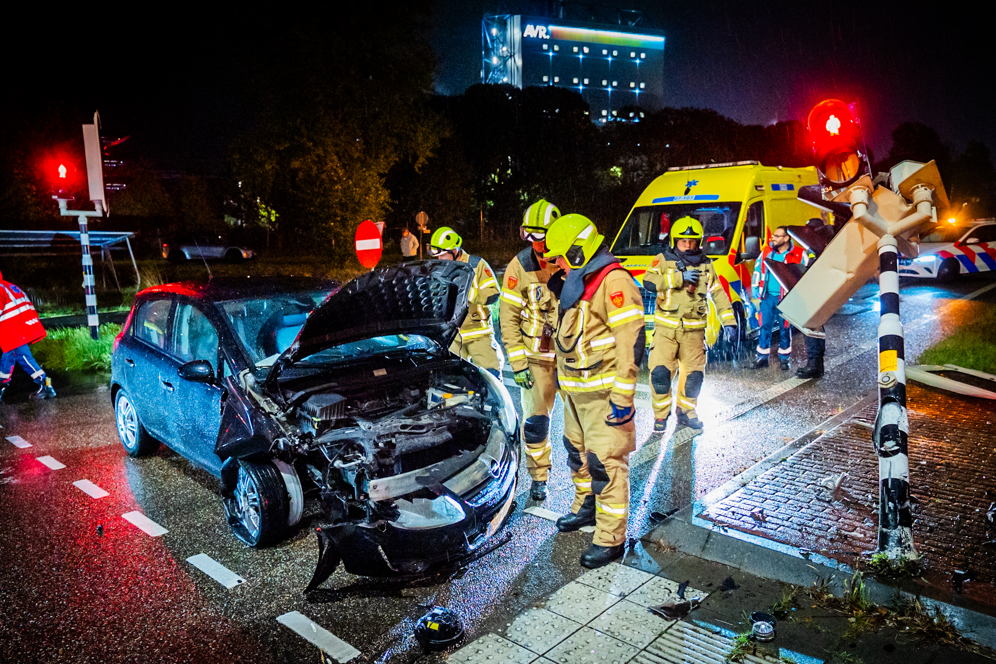 Automobilist botst tegen verkeerslicht bij oprit A12