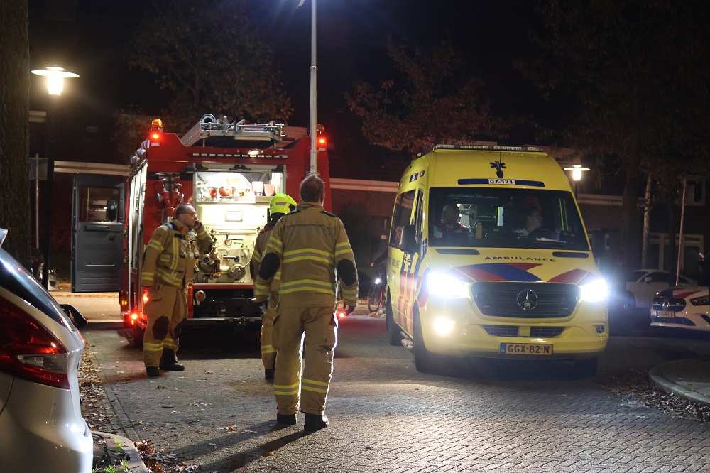 Woningbrand door vergeten pannetje, bewoners in ambulance nagekeken