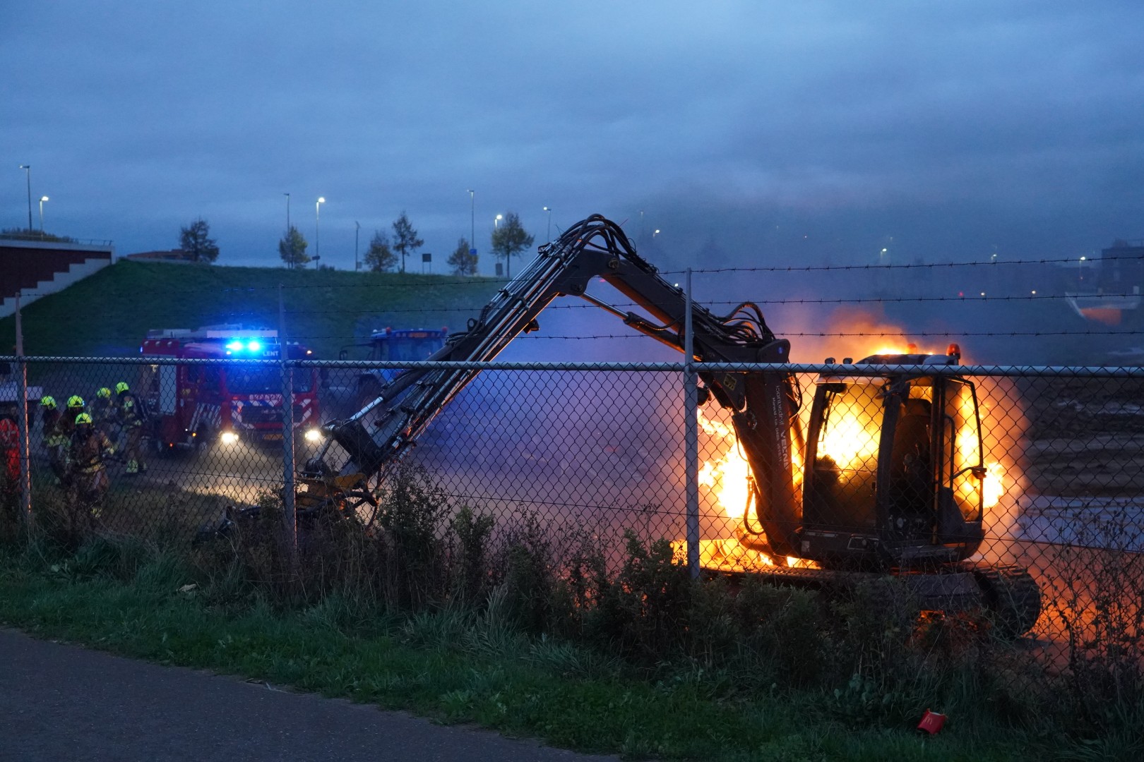 Graafmachine in lichterlaaie