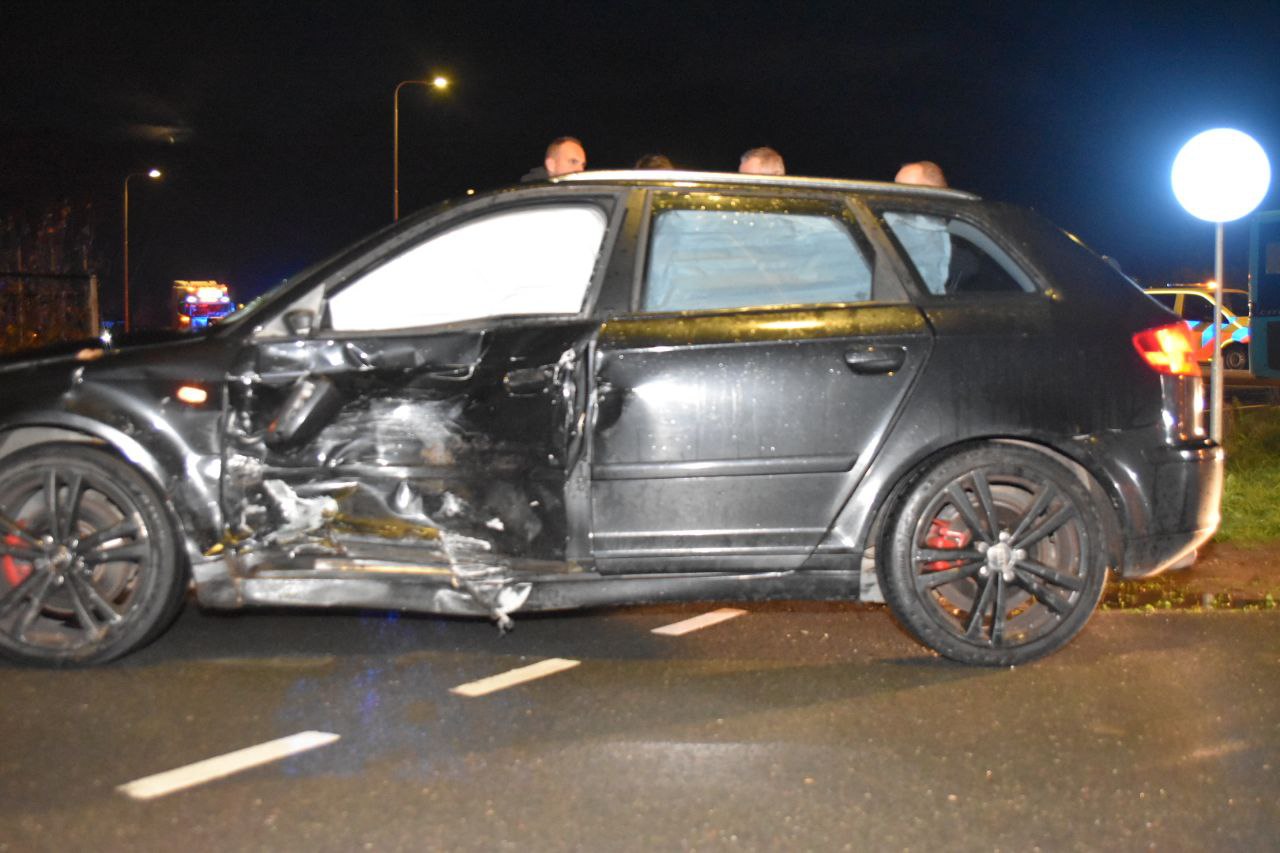 Vier gewonden bij botsing tijdens inhaalmanoeuvre