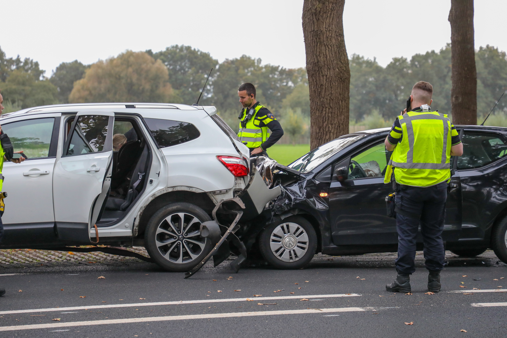 Vrouw gewond bij flinke aanrijding, kinderen komen met de schrik vrij