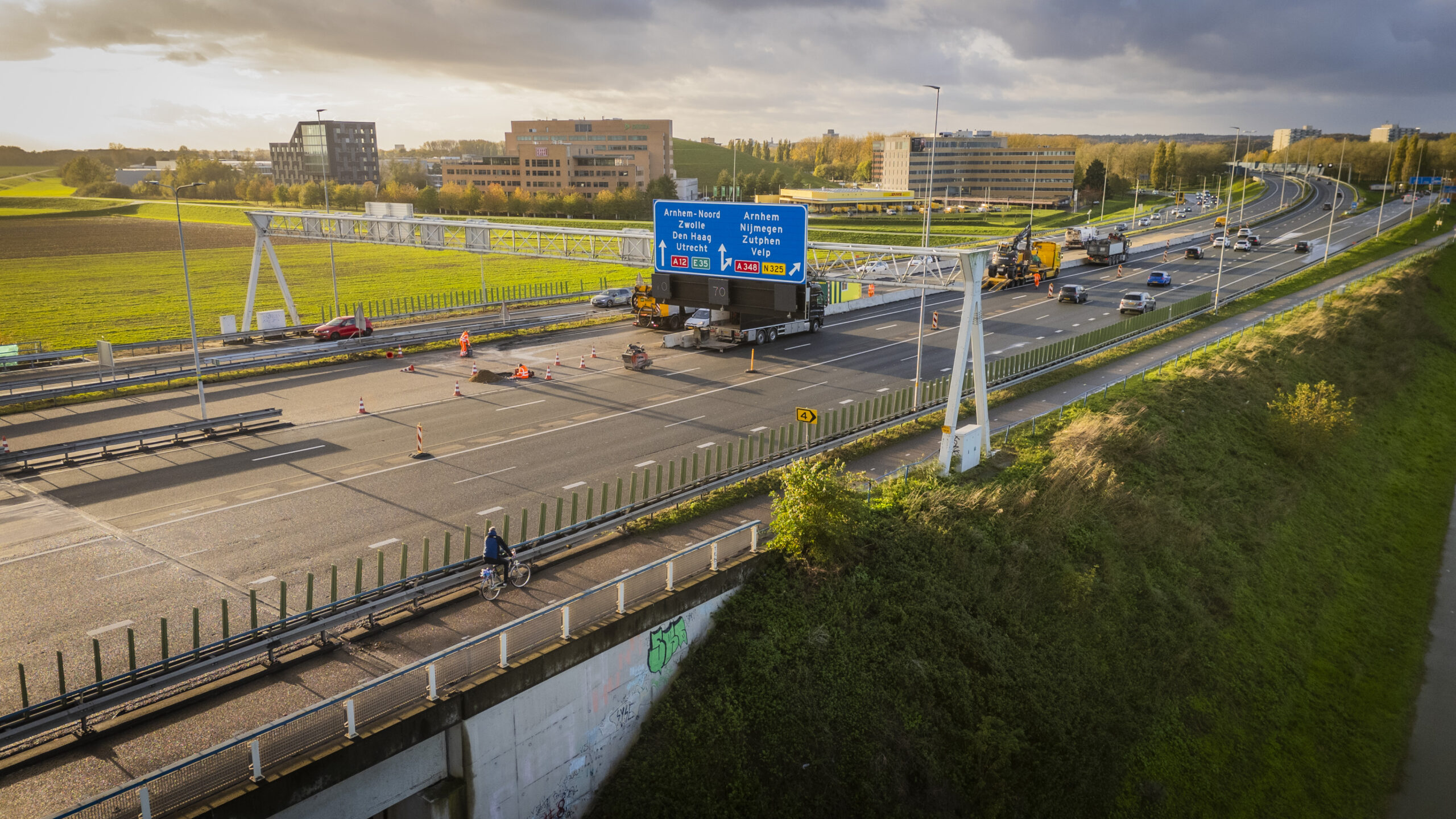 Bijna einde aan dagenlange verkeersellende na sinkhole A12
