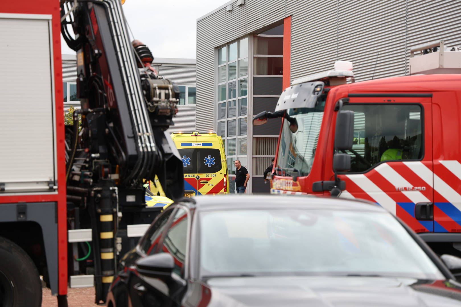 Man ernstig gewond na ongeval met machine bij bandenbedrijf