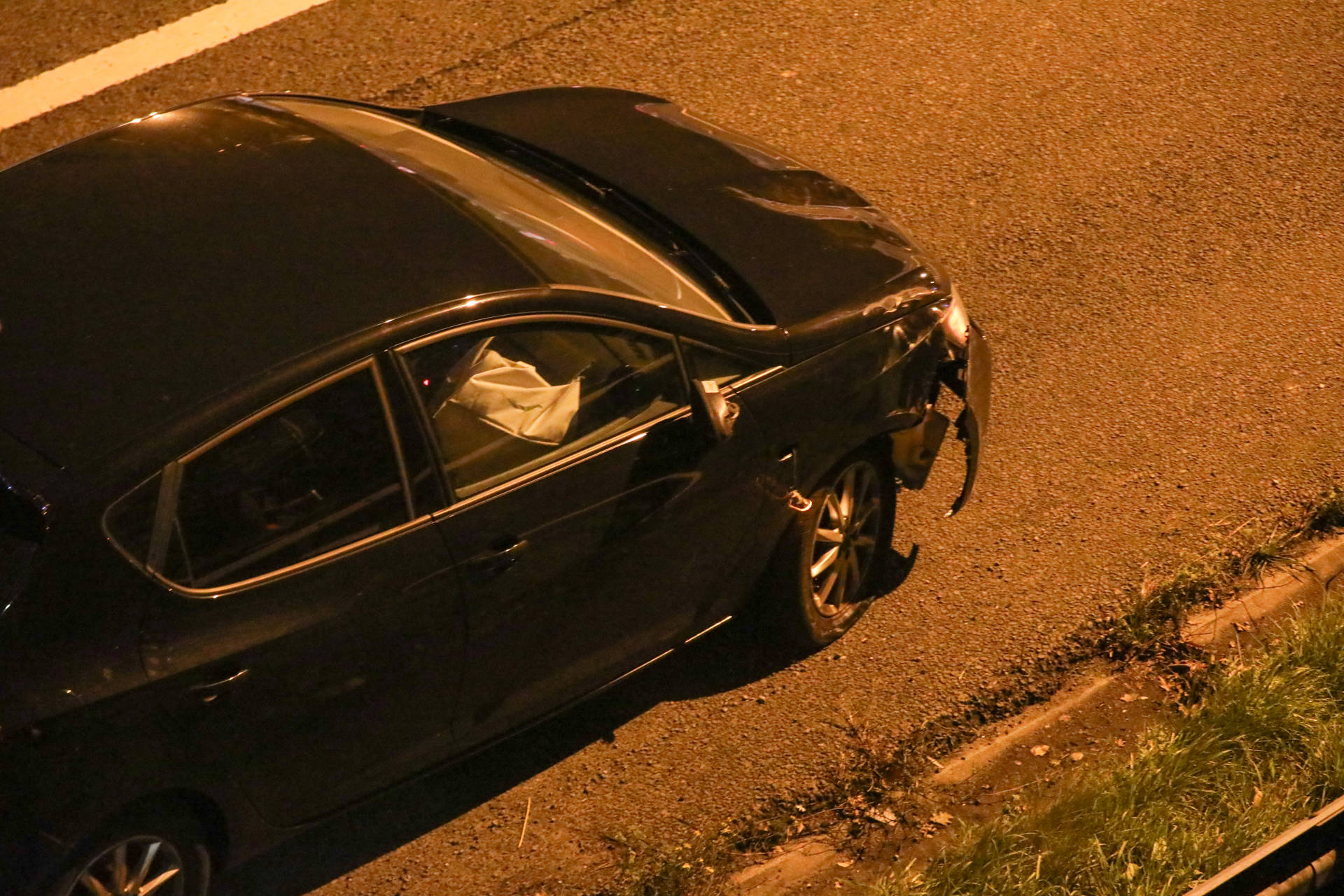 Bestuurder rijdt tegen wand op A1, vermoedelijk onder invloed