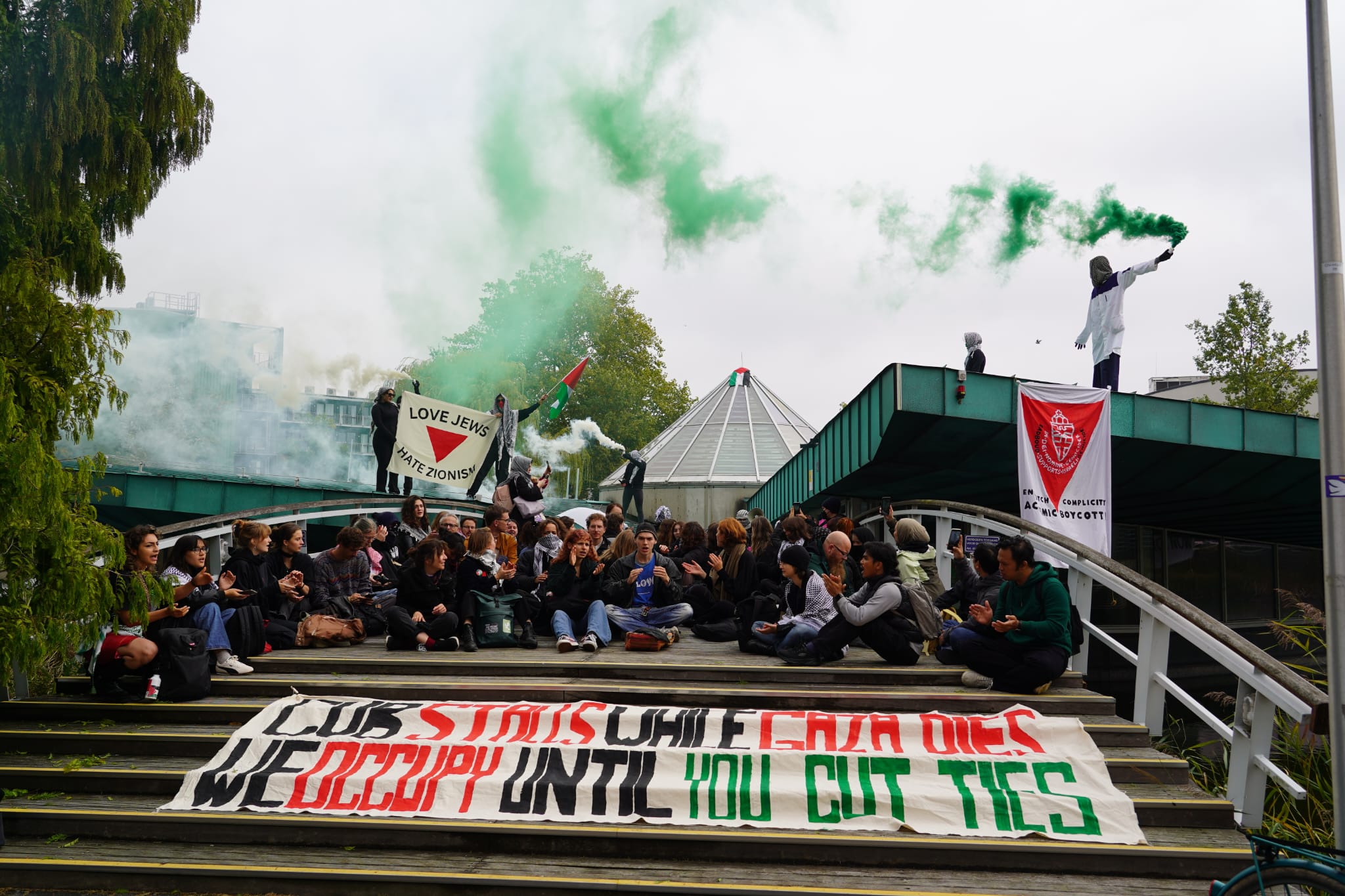 Radboud Universiteit roept bezetters op gebouw te verlaten wegens veiligheidsrisico