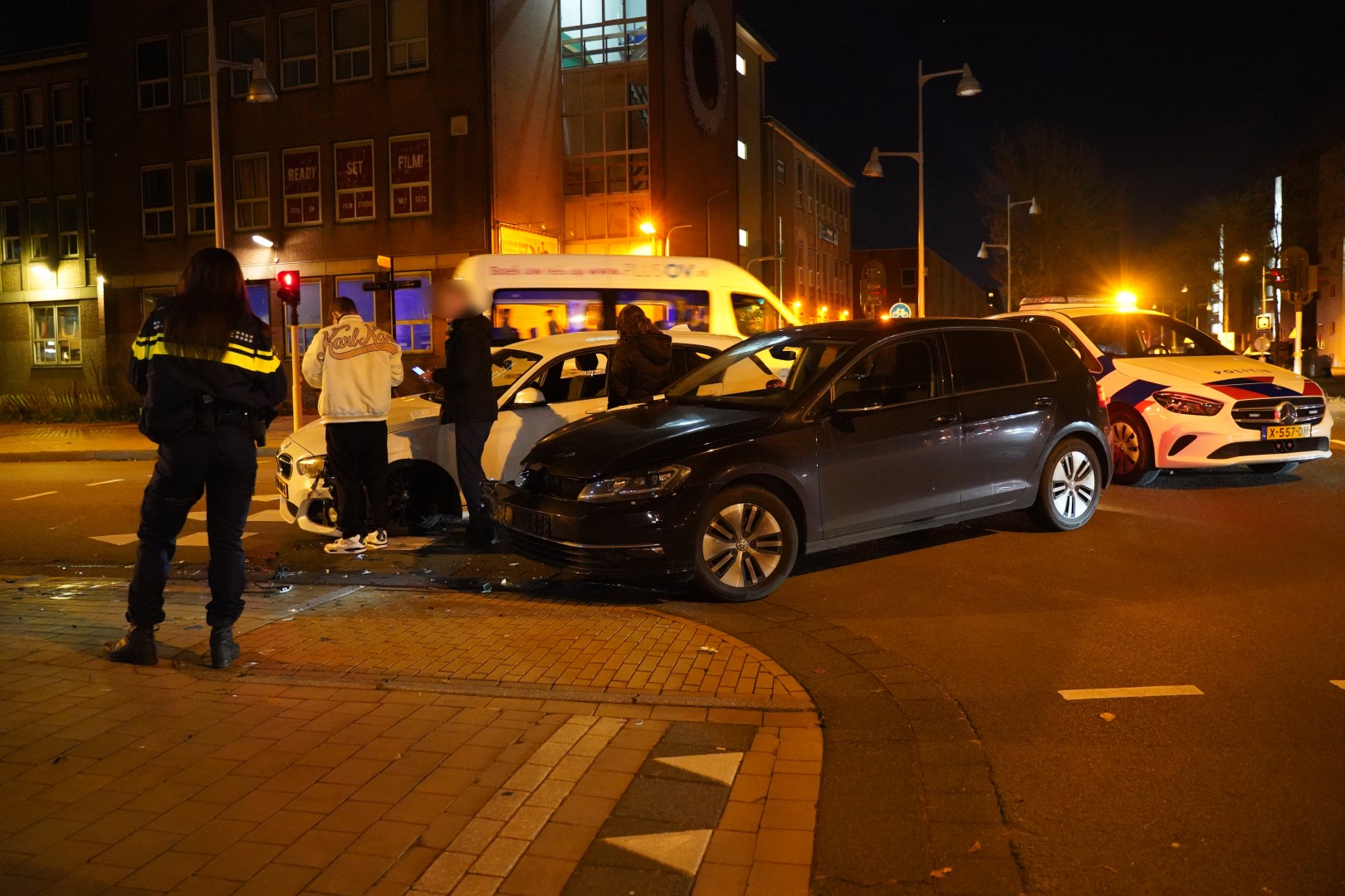 Automobilist mee naar het bureau voor ademanalyse na ongeval