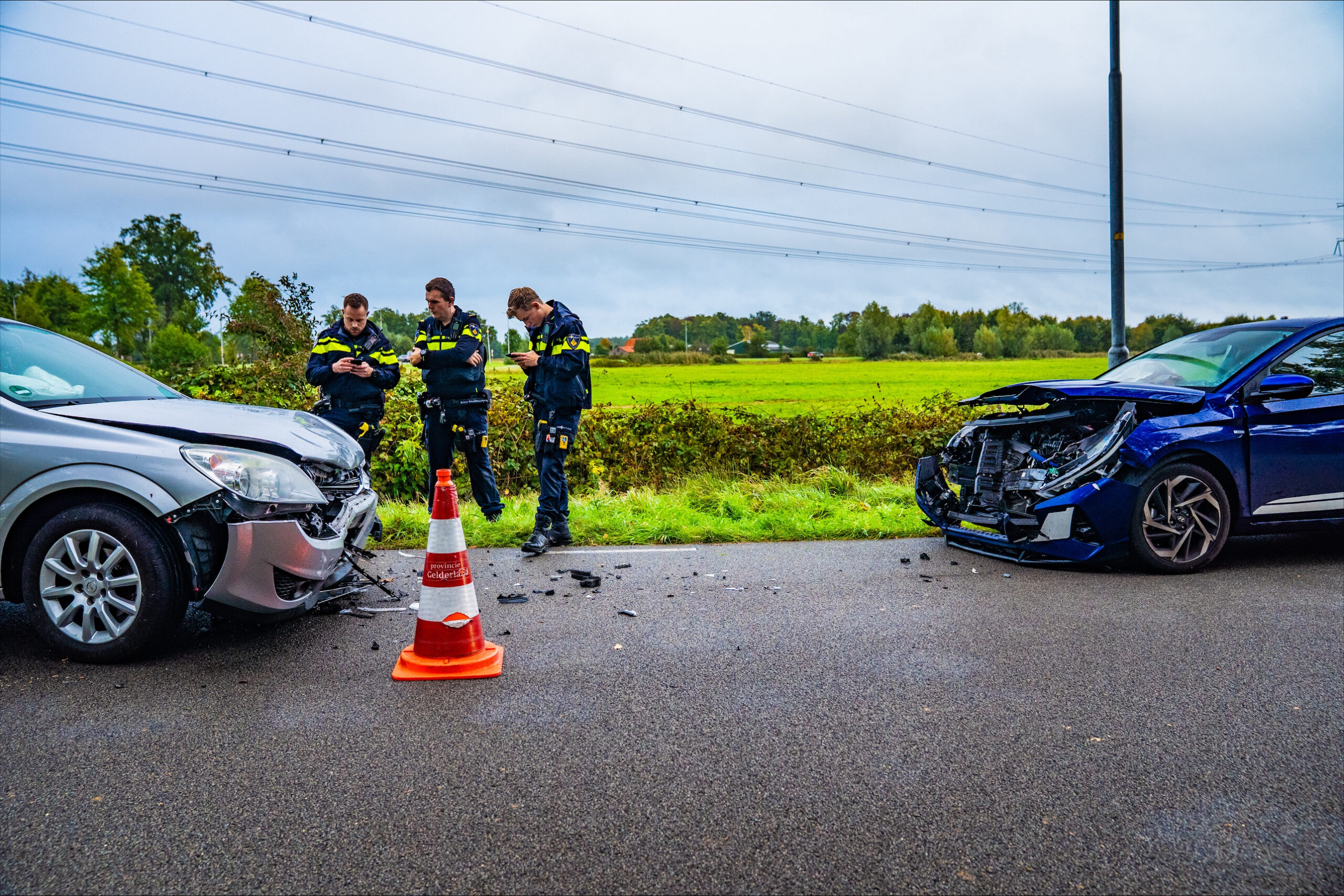 Frontale botsing zorgt voor veel schade