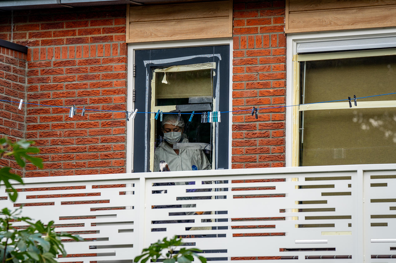 Overleden persoon aangetroffen in woning, politie doet onderzoek