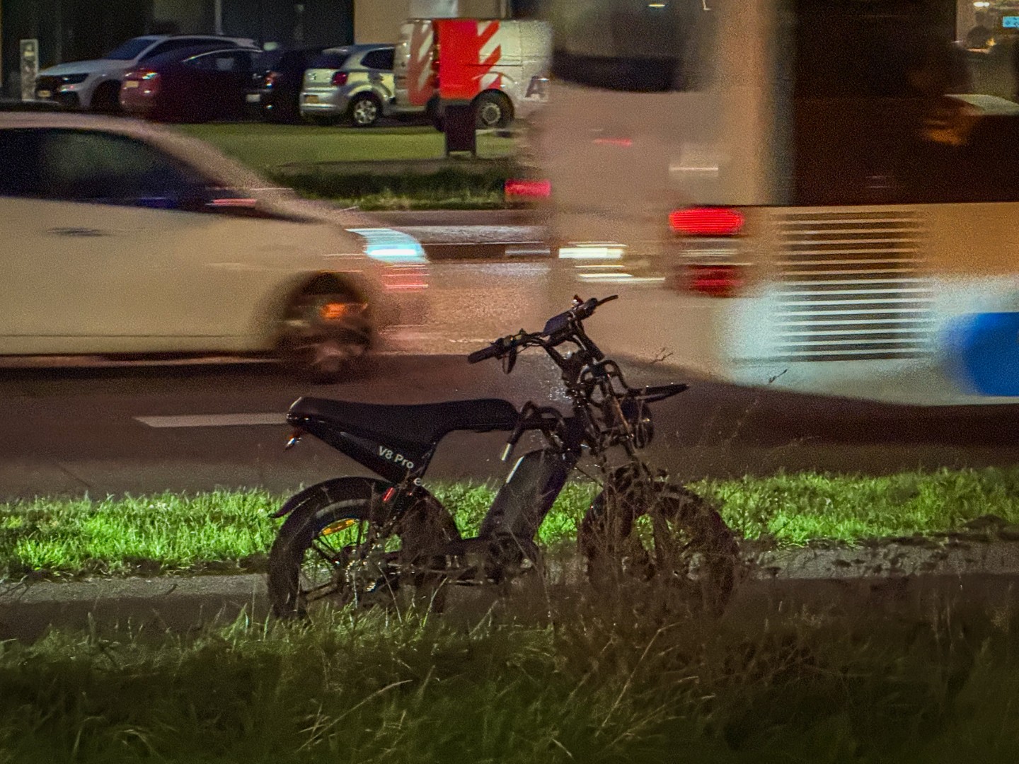 Fatbiker gewond na botsing met scooter, krijgt boete voor verkeersgedrag