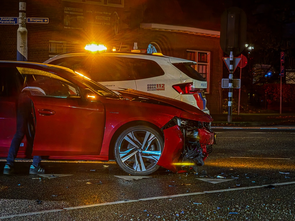 Veel blikschade door ongeval op kruising