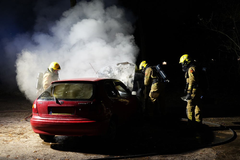 Auto uitgebrand, politie onderzoekt brandstichting
