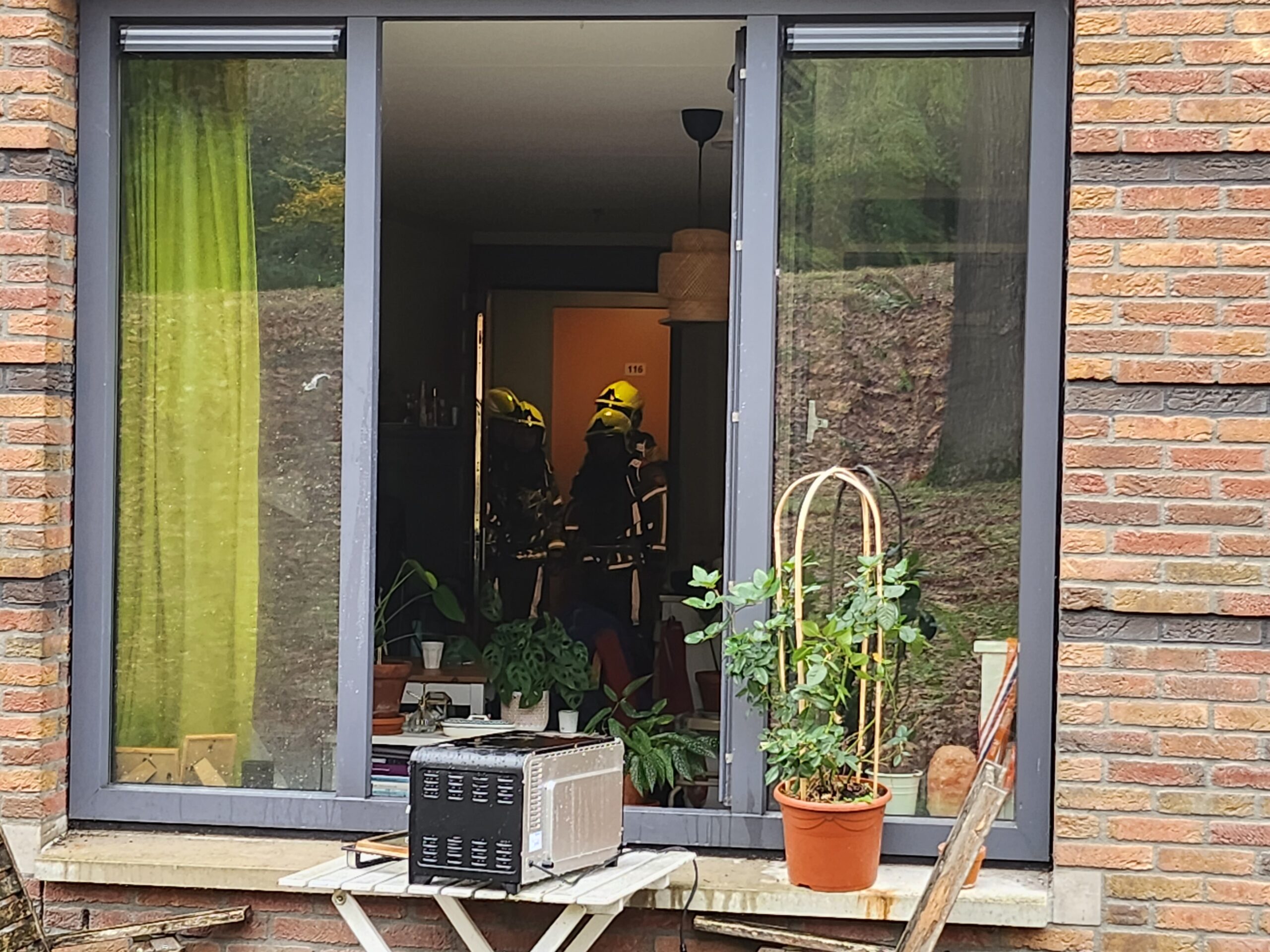 Rookontwikkeling in studentenwoning door brand in oven
