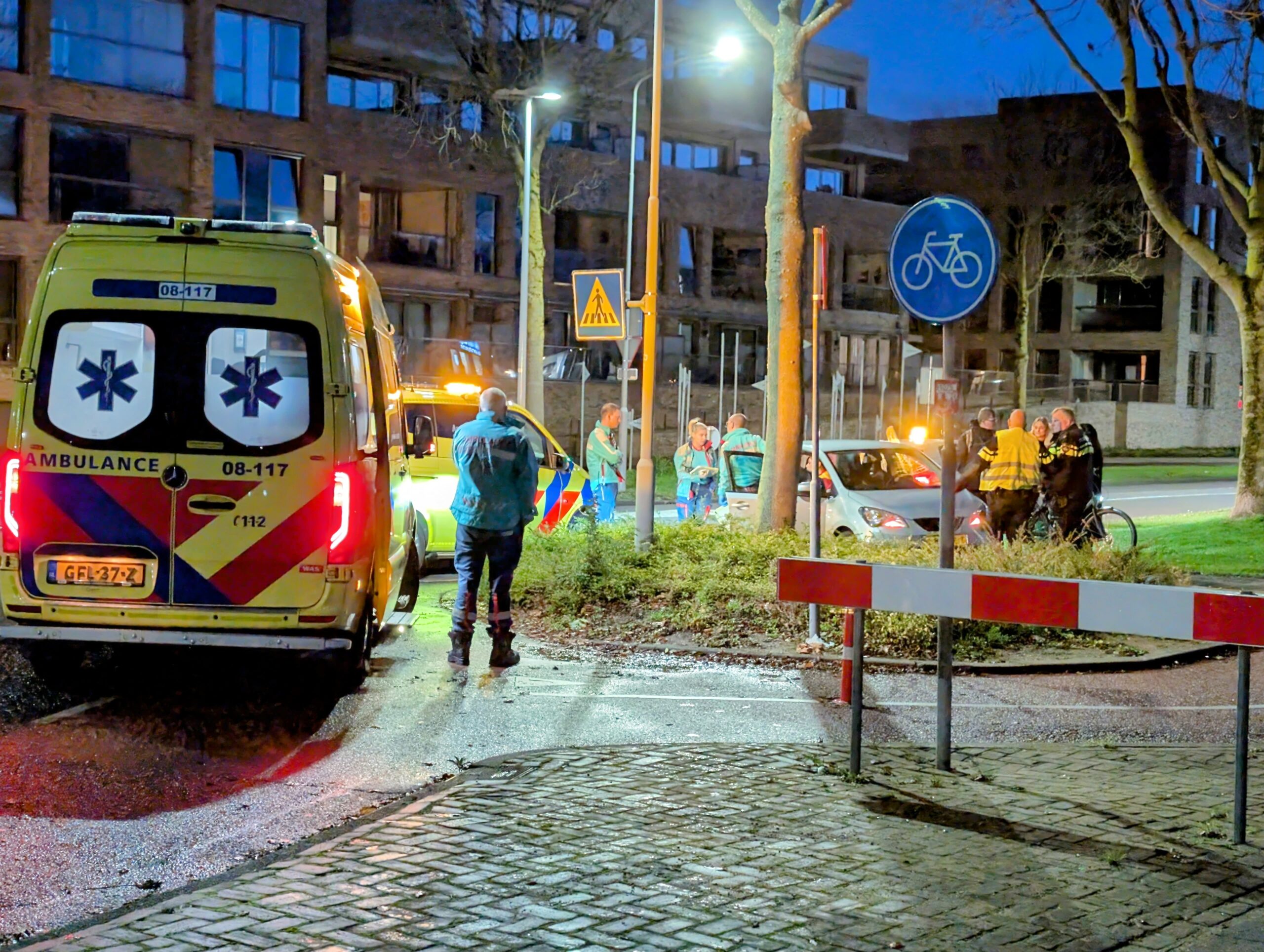 Scooterrijdster gewond door botsing met auto