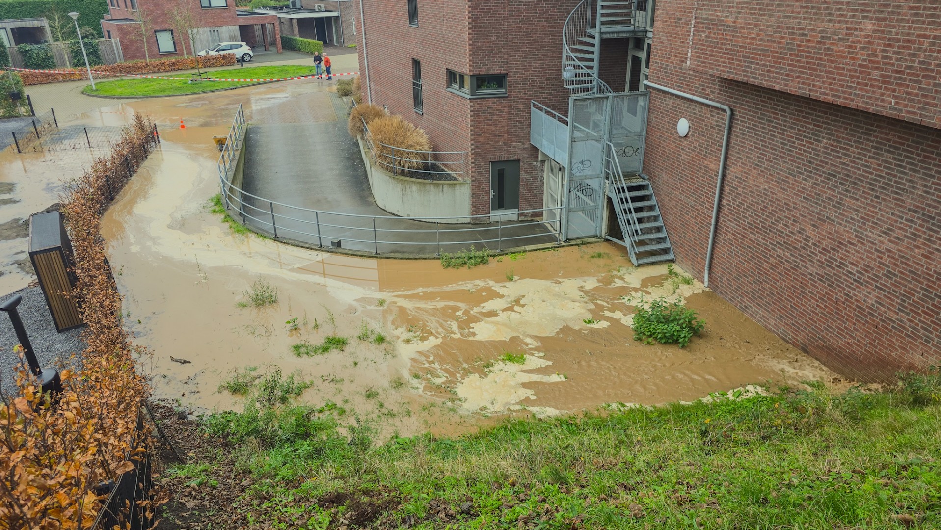 Gesprongen waterleiding veroorzaakt grote wateroverlast