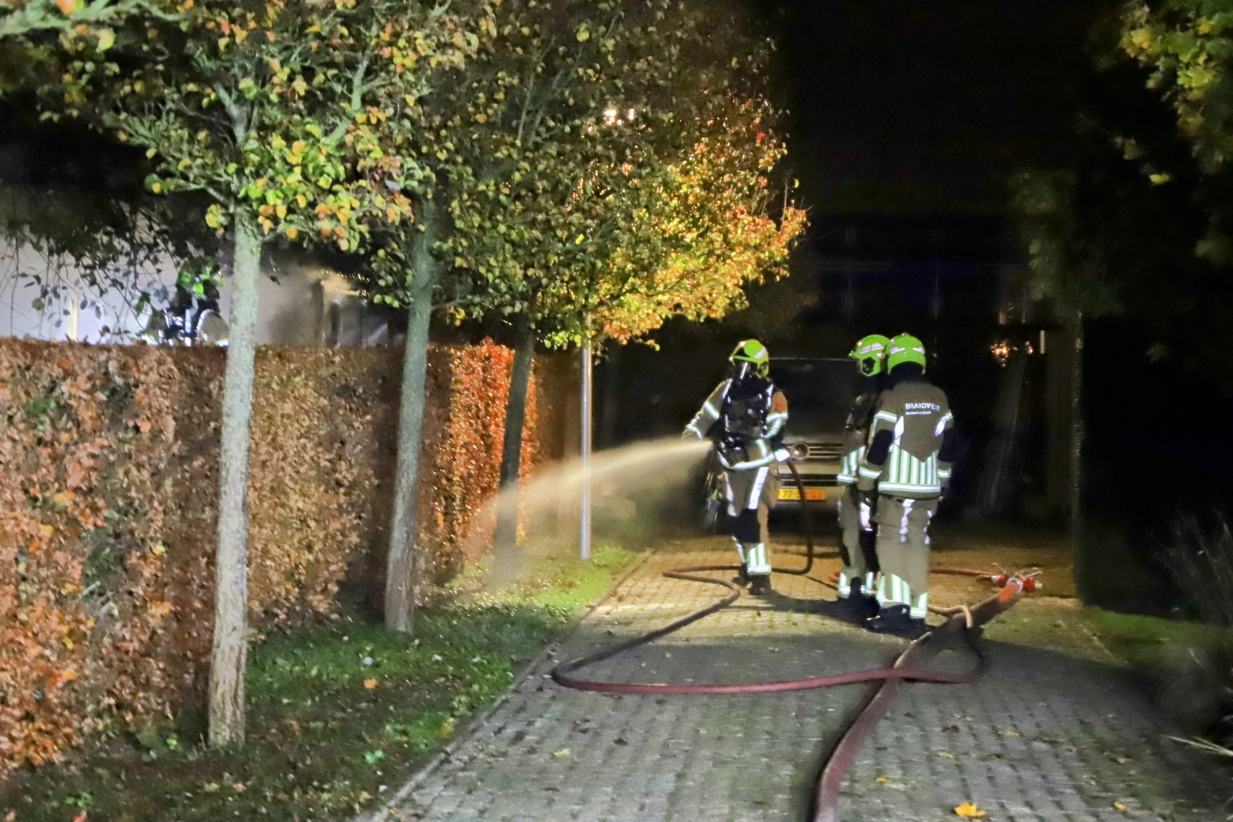 Schuurtje bij woning gaat in vlammen op