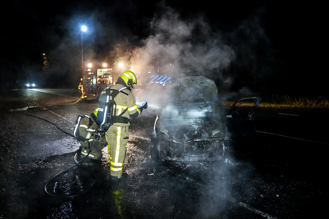 Auto uitgebrand, politie onderzoekt brandstichting