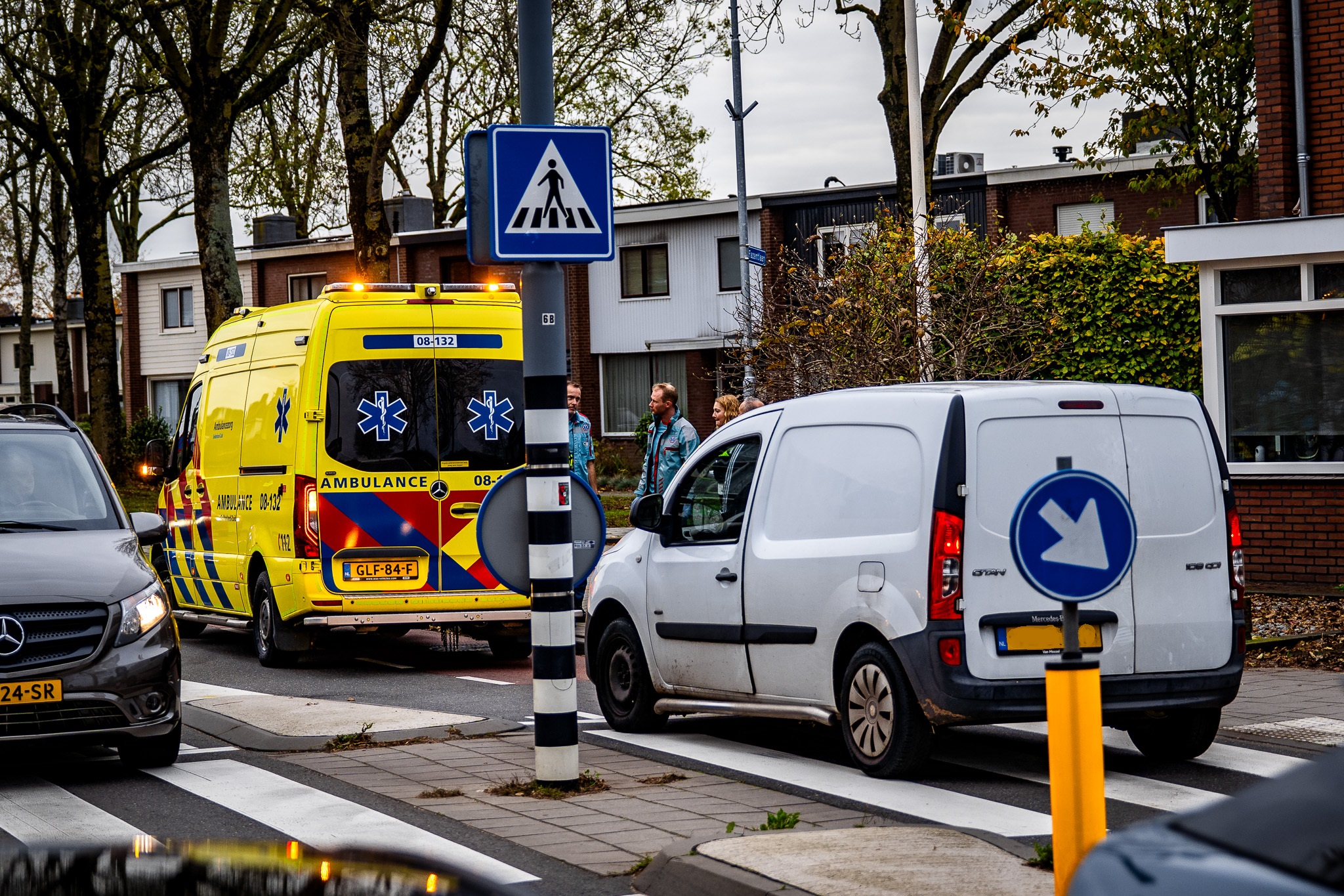Voetganger op zebrapad aangereden door bestelwagen