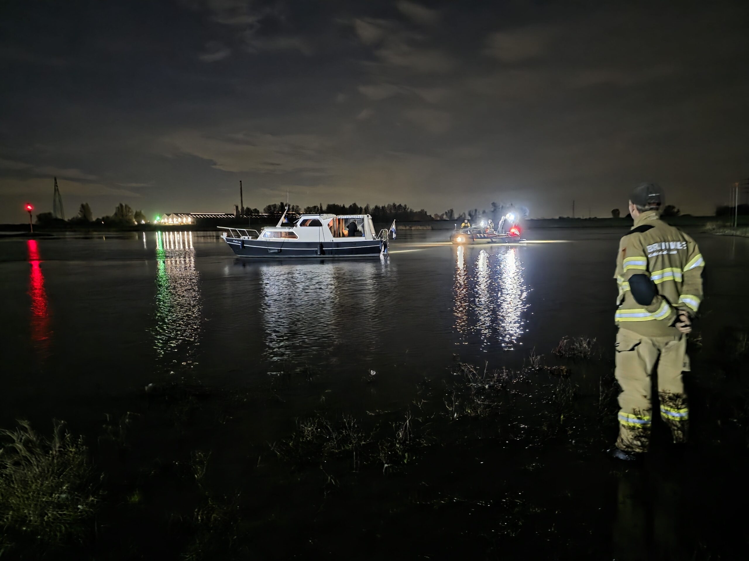 Jachtje vaart zich vast op zandbank