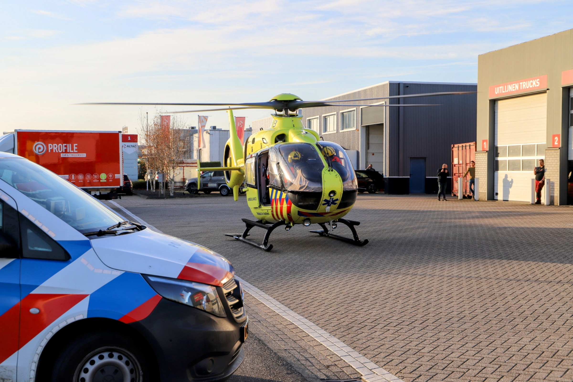 Twee gewonden door brand bij bedrijf