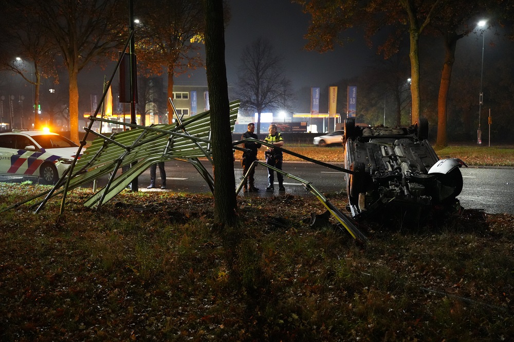 Ravage na botsing tegen verkeersbord