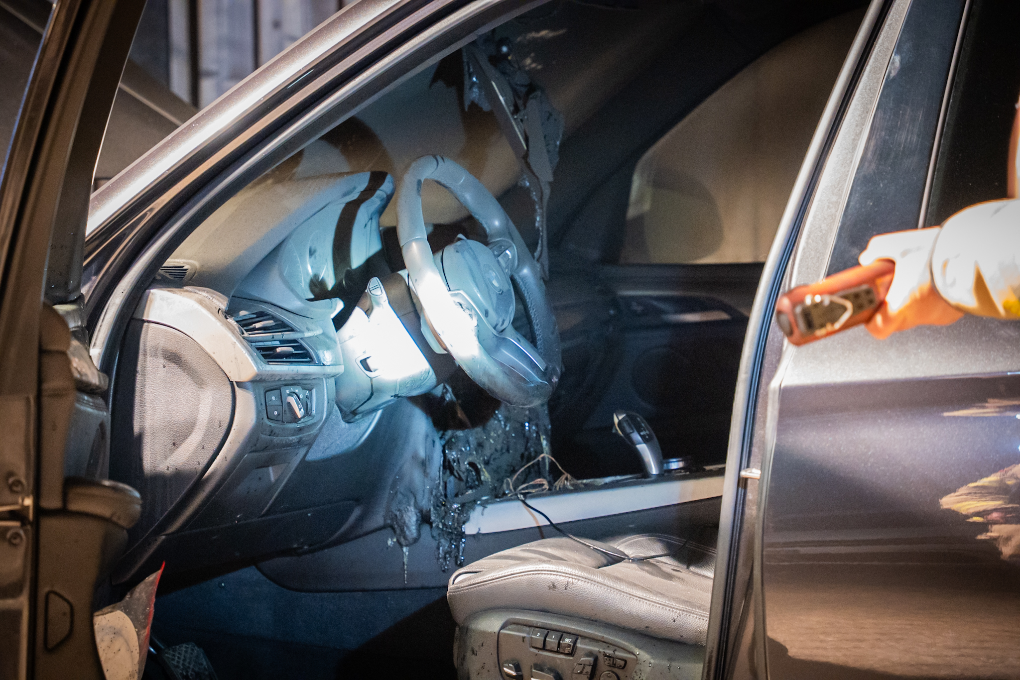 Politie onderzoekt autobrand in Arnhem