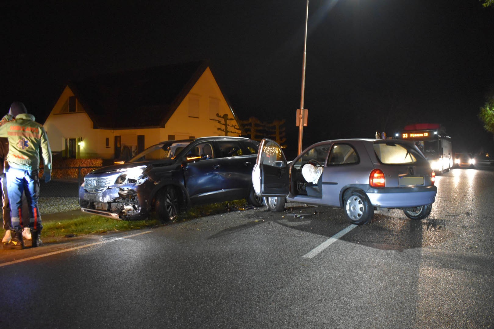 Bestuurder botst frontaal en wordt aangehouden na positieve drugstest