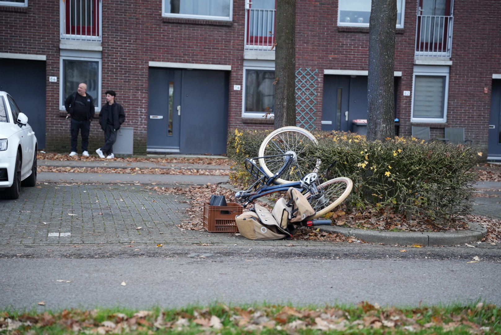Fietser ernstig gewond na harde botsing met auto