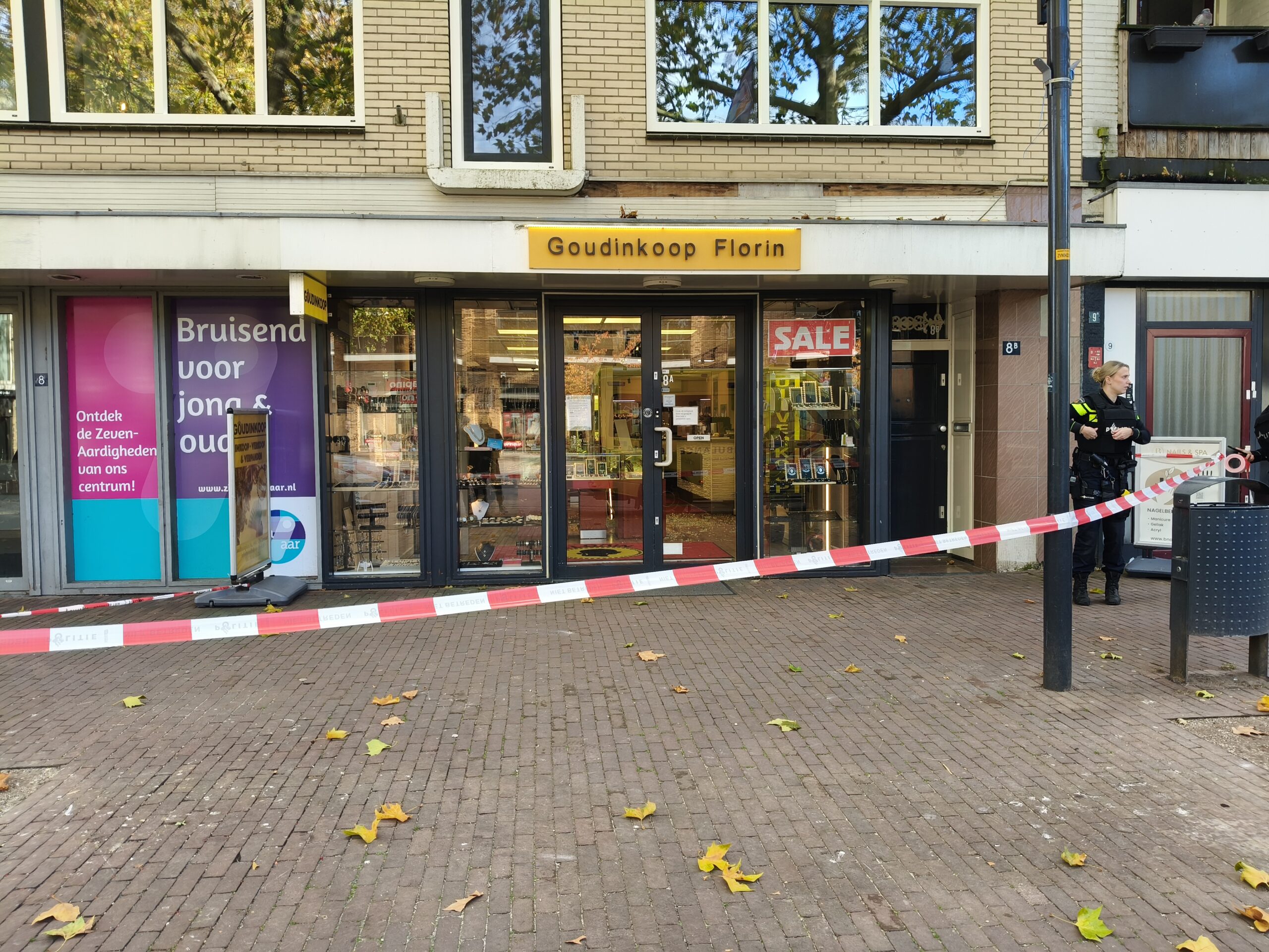 GoudInkoop overvallen, vitrines vernield, politie onderzoekt meerdere locaties