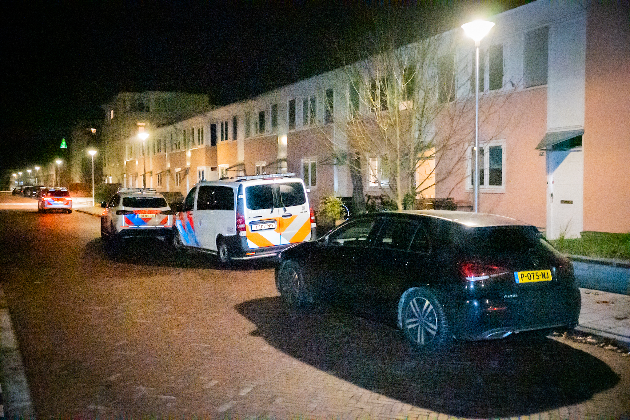 Gewonde na incident in brandgang achter woningen