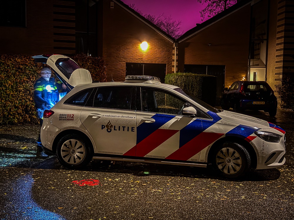 Politie doet onderzoek na explosie bij woning