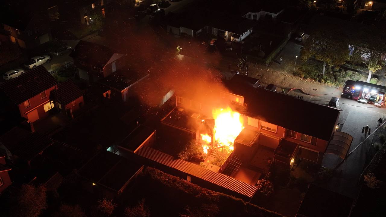 Overleden persoon aangetroffen na uitslaande brand