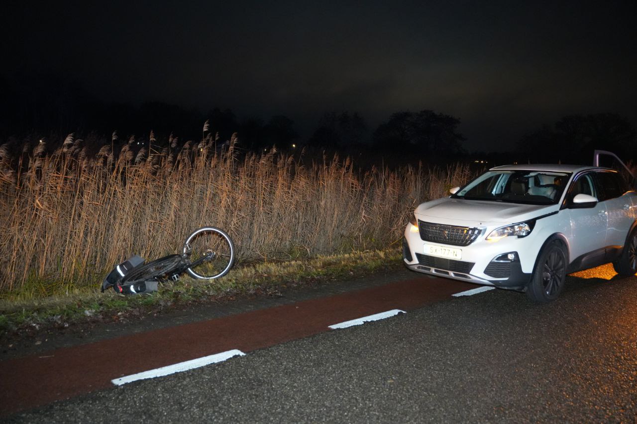 Fietser zwaargewond na ernstig ongeluk: automobilist rijdt door