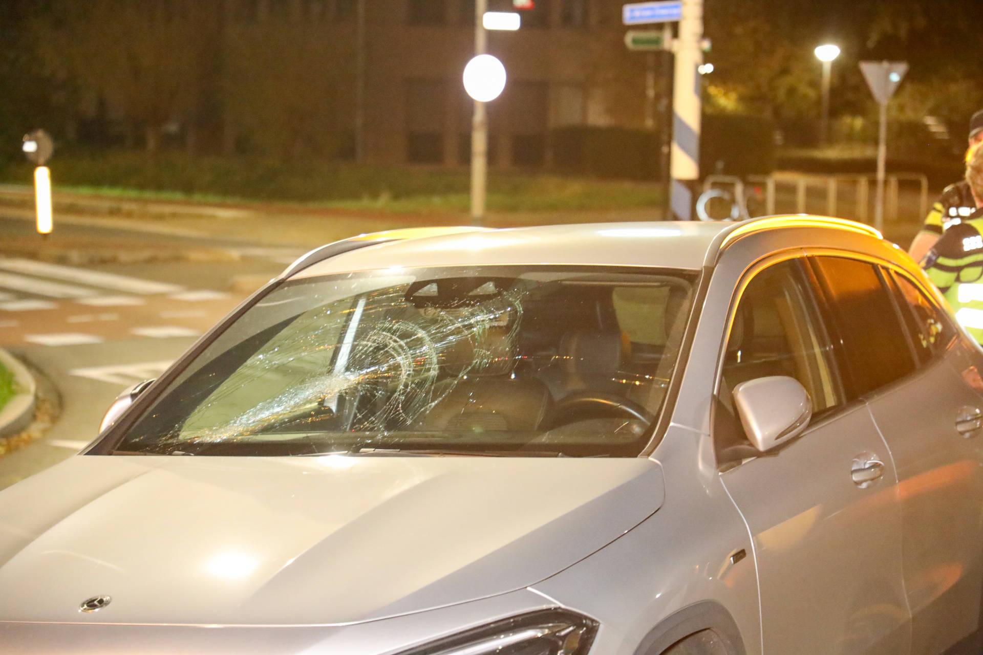 Jonge fietser aangereden door automobiliste onder invloed