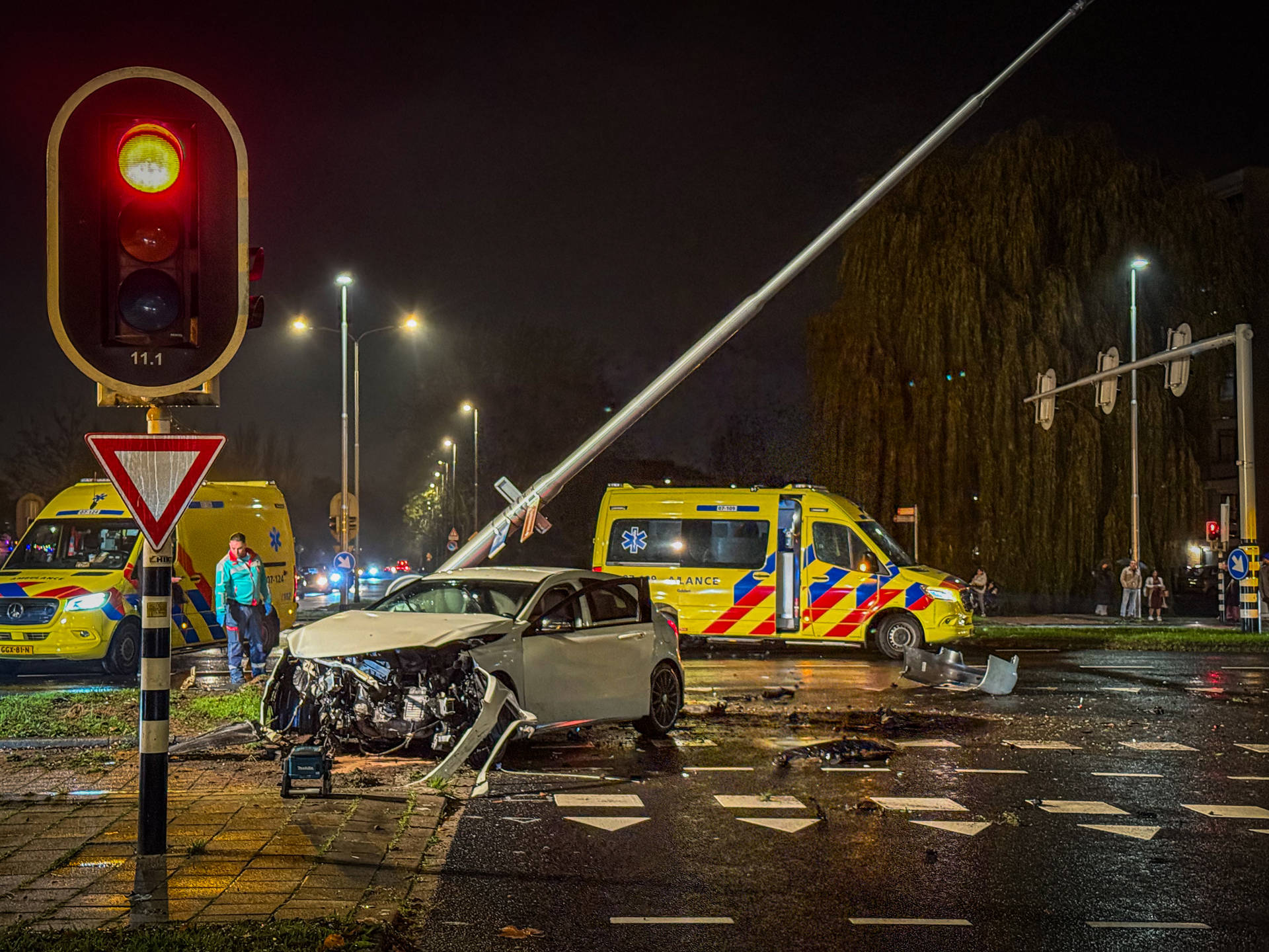 Fors ongeluk tussen twee auto’s in Arnhem