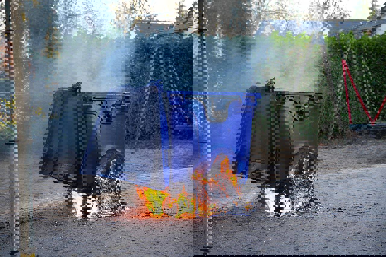 Brand in papiercontainer bij basisschool