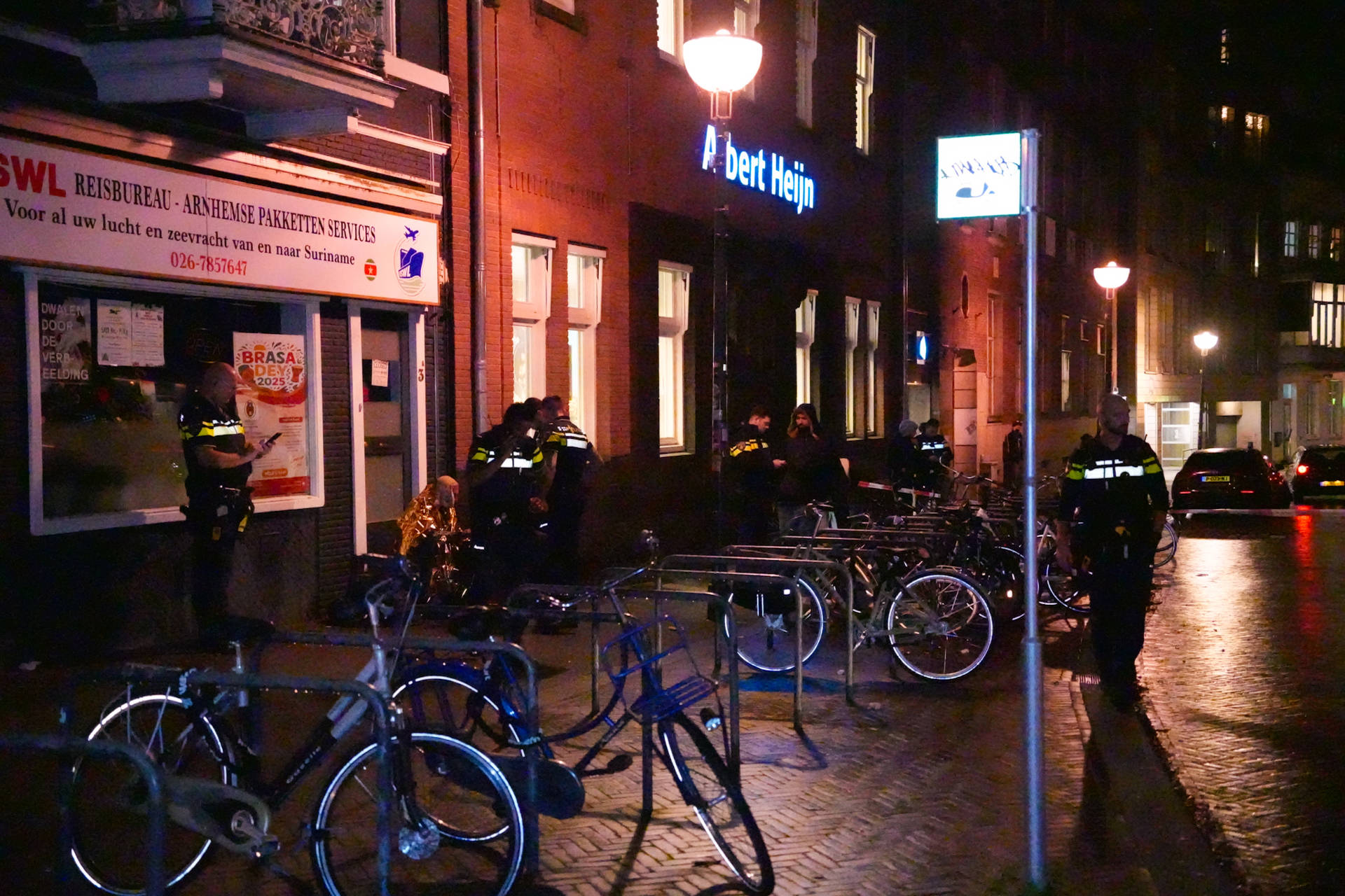 Man met fles gestoken voor een supermarkt in Arnhem